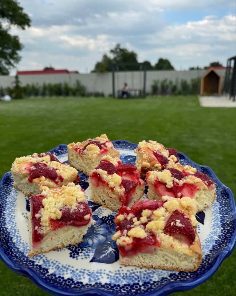 Ciasto drożdżowe z kruszonką i owocami