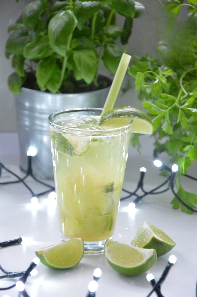 Odświeżający Mojito – Przepis na klasyczny koktajl z nutą limonki i mięty