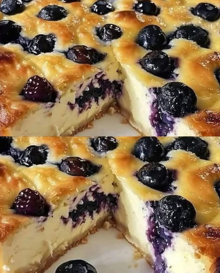 Zapiekanka śniadaniowa z serem wiejskim i borówkami