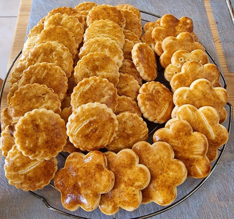 Biorąc pod uwagę ceny ciasteczek w supermarketach, zwłaszcza znanych marek, łatwo się dwa razy zastanowić. Dlatego wypróbowałam kolejny przepis, którym się z Wami dzielę.