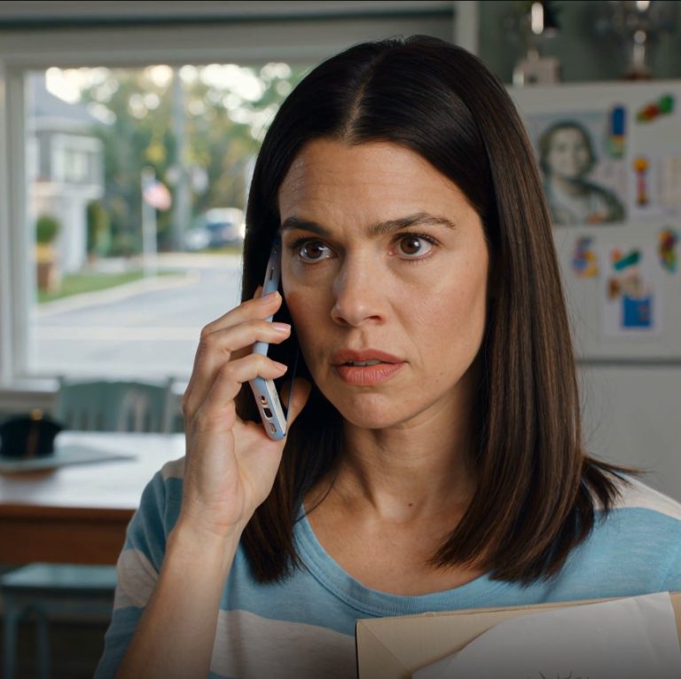 Moi rodzice powiedzieli, że babcia wysłała mi 200 dolarów na ukończenie szkoły — ale później zapytała o te 18 000 dolarów…