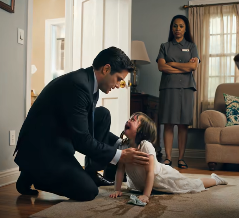 Wrócił do domu dwie godziny wcześniej, spodziewając się usłyszeć śmiech syna — ale zamiast tego usłyszał słaby głos szepczący: „Proszę, jestem zmęczony…”