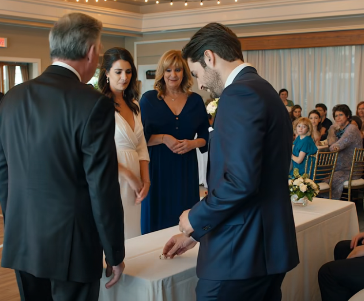 Na moim ślubie moi rodzice uśmiechali się i wznosili toast mówiąc: „Przechodzimy obok domu jej rodziców…