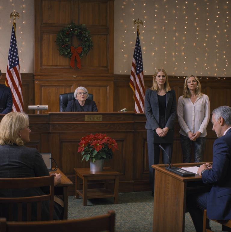 Kiedy weszłam na salę sądową, moja mama przewróciła oczami z obrzydzeniem, a tata spuścił wzrok. Nagle sędzia zamarła, pochylił się do przodu i wyszeptała: „Czekaj… Czy to naprawdę ona?”. Cała sala ucichła. NIE MIALI POJĘCIA, KIM JESTEM, DOPÓKI…