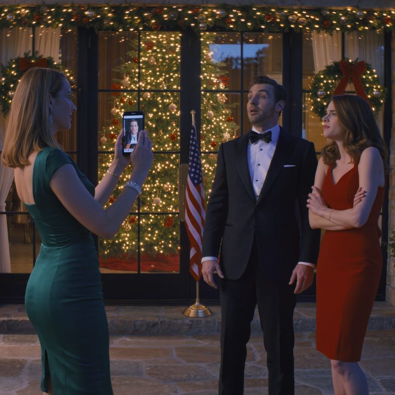 W przeddzień luksusowego ślubu mojego brata, mój mąż milioner nakrzyczał na mnie i wyszedł, mówiąc, że nie jestem dla niego wystarczająco dobra. Ku mojemu zaskoczeniu, pojawił się na ślubie ze swoją byłą, paradując z nią jak z trofeum. Powiedział mi: „Jesteś nic nieznacząca w porównaniu z nią”. Uśmiechnęłam się i wypowiedziałam trzy słowa, a potem: WYNIESIONO TEGO SKURWYSENICA NA NOSZACH.