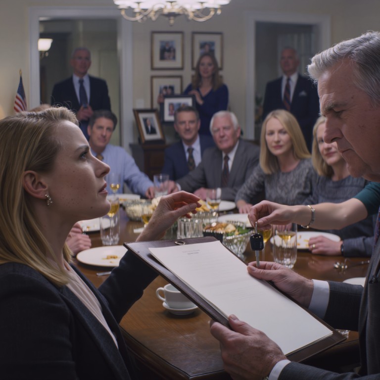 W moje urodziny moi rodzice urządzili kolację dla około stu członków rodziny, tylko po to, żeby się mnie wyrzec.