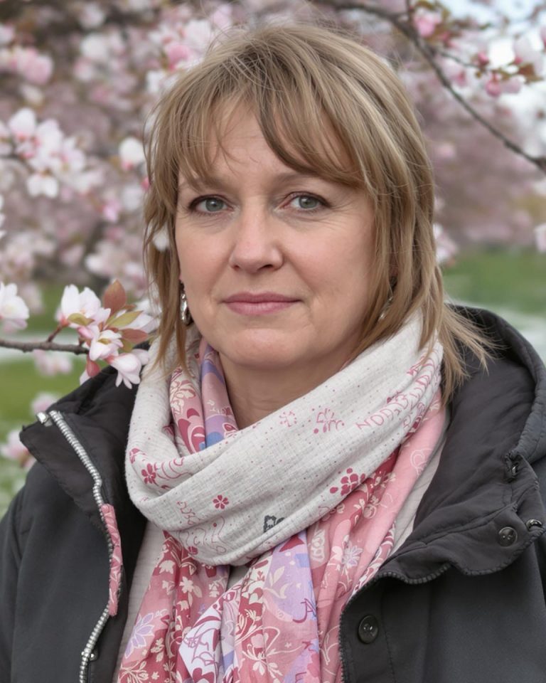 Zaszłam w ciążę w wieku 48 lat. "W tym wieku? Co ludzie powiedzą?" - przeraziła się siostra