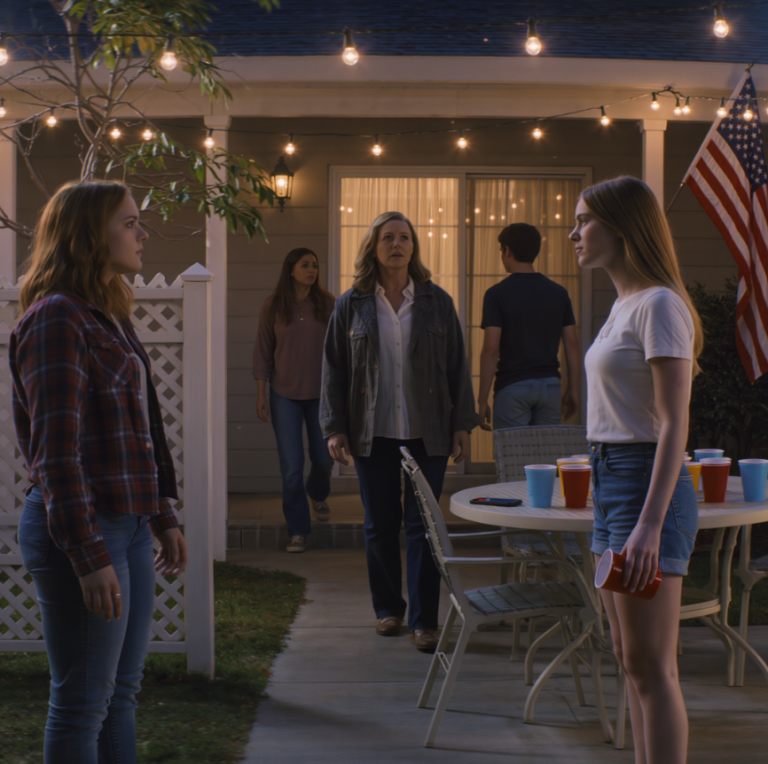 Moja siostra mnie wrobiła, płakała przed moimi rodzicami i doprowadziła do tego, że wyrzucono mnie boso ze szkoły, gdy miałem 16 lat. Kilka tygodni później chwaliła się tym — a mama wszystko usłyszała.