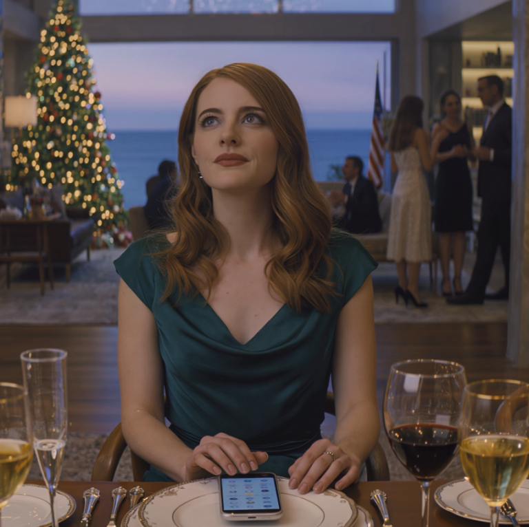 Tydzień przed świętami Bożego Narodzenia usłyszałem, że moi rodzice planują przeznaczyć 15 000 dolarów, które wysyłam co roku, na zorganizowanie „idealnego” przyjęcia świątecznego bez zaproszenia mnie, więc po cichu zaplanowałem inne przyjęcie świąteczne w mojej willi nad morzem wartej dwa miliony dolarów, a w Wigilię na ekranie mojego telefonu widniała lista 110 nieodebranych połączeń.