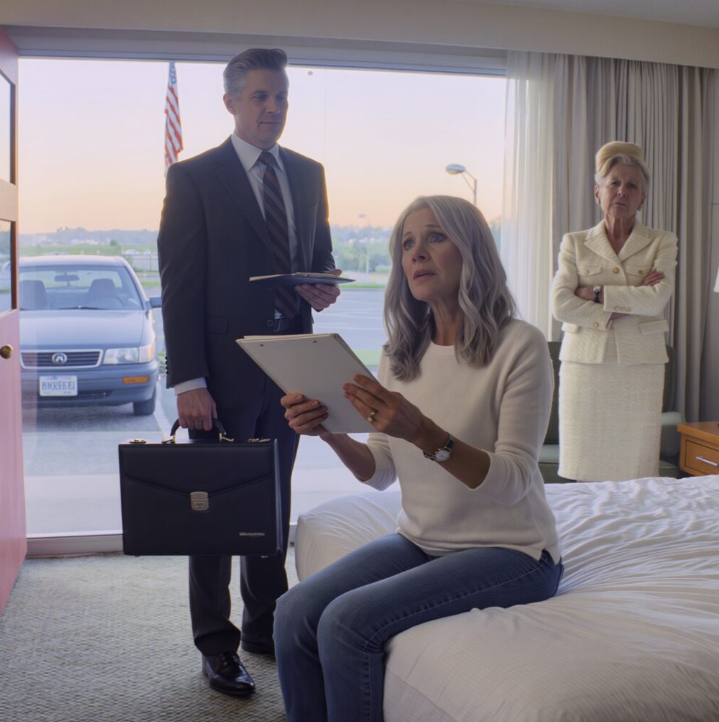 Po śmierci mojego męża teściowa zabrała mi dom i wszystkie 33 miliony dolarów, mówiąc mi chłodno: „Znajdź sobie inne miejsce do życia, mojego syna już tu nie ma, żeby cię chronić”. Kilka dni później, siedząc przed prawnikiem, zdałam sobie sprawę, że popełniła najdroższy błąd w swoim życiu.