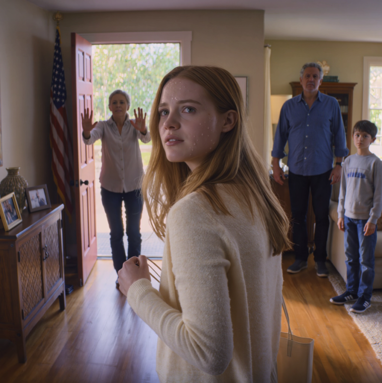 Na przyjęciu powitalnym u mojego brata mama w końcu powiedziała: „Powinieneś się wyprowadzić i nigdy nie wracać!”, więc tak zrobiłem. Kilka tygodni później tata zapytał, dlaczego przestałem spłacać kredyt hipoteczny… moja odpowiedź zamieniła ich dopracowaną „idealną rodzinę” w katastrofę, której się nie spodziewali.