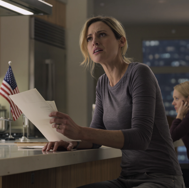 Kiedy miałem 17 lat, wróciłem ze szkoły do ​​pustego domu, cała moja rodzina przeprowadziła się dwa stany dalej, zostawiając tylko notatkę z napisem „Sam sobie z tym poradzisz”, 12 lat później, po tym jak podniosłem się z dna, zaczęli się pojawiać jeden po drugim, błagając o „naprawienie wszystkiego”, a po jednej mojej odpowiedzi cała historia „złego dziecka, dobrej rodziny”, którą zbudowali… rozbiła się na oczach wszystkich