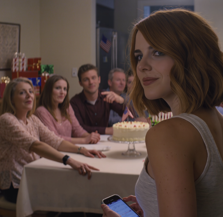 „Usiądź na podłodze” – powiedział syn mojej siostry, wpychając mój tort pod stół. „Nie pasujesz do tego stolika”. Wszyscy wybuchnęli śmiechem. Uśmiechnęłam się, wyszłam z imprezy i zablokowałam każdego z nich – a następnego ranka wszyscy odkryli, że coś „zniknęło” i wpadli w panikę, dzwoniąc do mnie, aż mój telefon się rozładował…