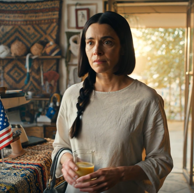 Moja córka przyszła z siniakiem o barwie północy, przysięgała, że ​​się „potkneła”, a kiedy zadzwoniłam do jej męża, roześmiał się i potwierdził to – więc nic nie powiedziałam, wykonałam jeden cichy telefon, a o wschodzie słońca to on trząsł głową na linii.