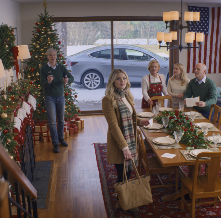 Moja mama poprosiła mnie, żebym poczekała na parkingu, kiedy miałam 17 lat, „żeby mnie czegoś nauczyć” – przeszłam 6 mil, zanim miły kierowca zatrzymał się, żeby mi pomóc. Nie słyszałam o nich od lat… aż do wczoraj, kiedy przyszło zaproszenie na baby shower z ich imionami na adresie zwrotnym.